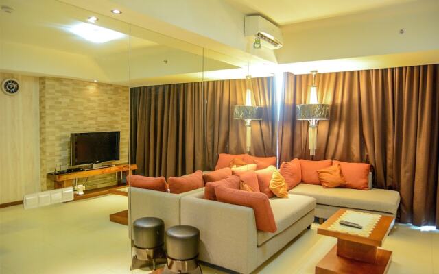 Cozy Pool View Kemang Village Residence Apartment with Direct Access To Mall