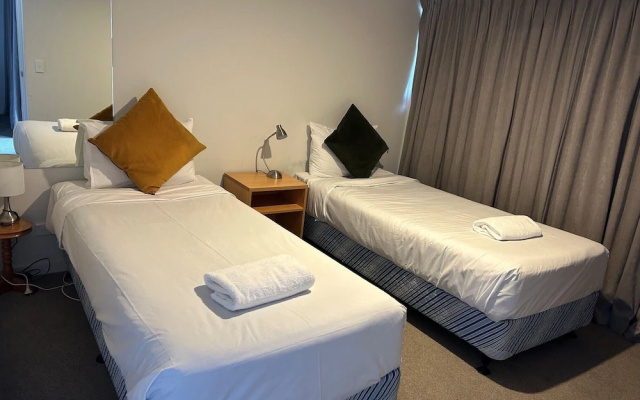 Lakefront Apartments – Guest Rooms – Queenstown