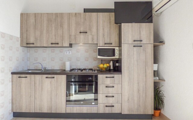 Amazing Home in Mimice With Wifi and 2 Bedrooms