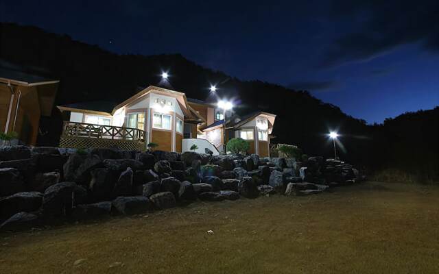 Yeongwol Hanbando River Pension