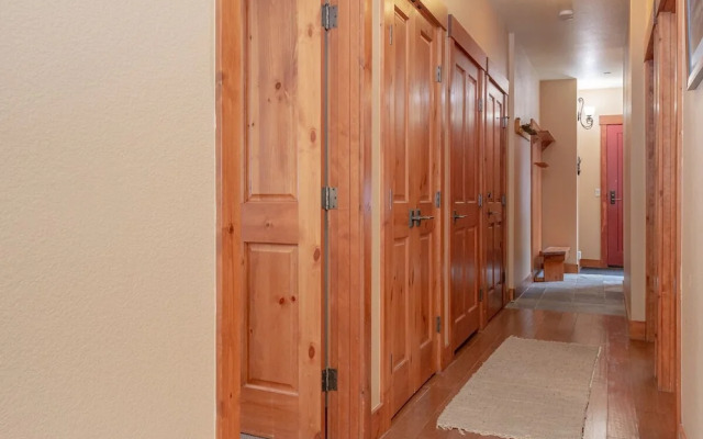 Cabins at Mammoth Lakes