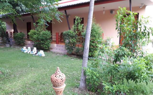Baan Rimnam Resort