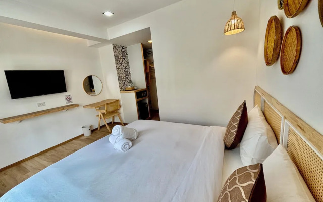 Charm Hostel at Pratumnak