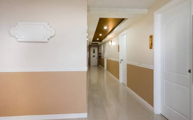 OYO 240 Country Artist Hotel