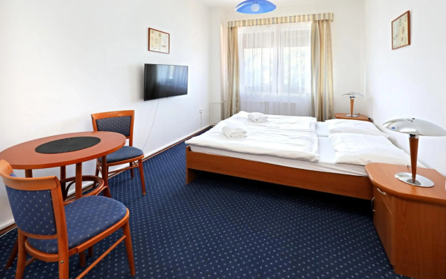 Hotel Laguna Slapy