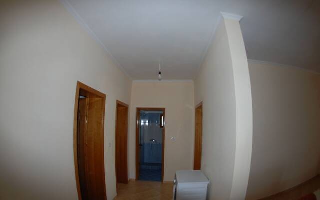 Natural Holiday Houses