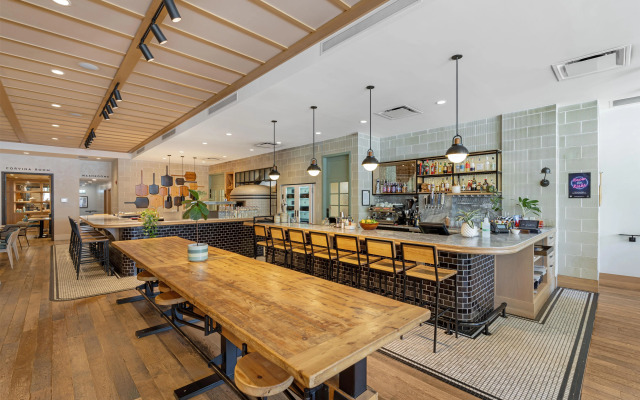 Best Western Plus Baker Street Inn