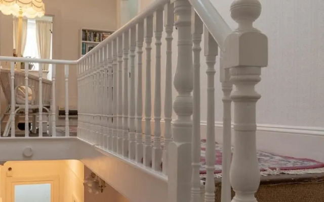 The Birches - Large Luxurious Villa