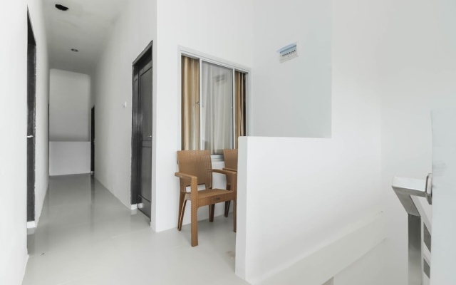 RedDoorz near Jembatan Ampera Palembang – Guest Rooms – Palembang