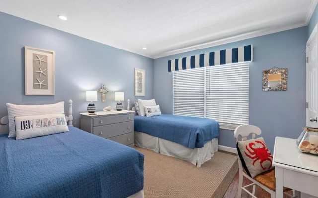 Colony Beach Club 204