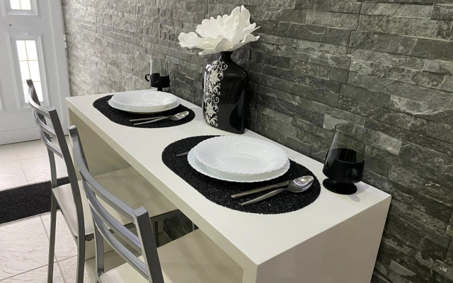 THE CEDAR TREE HOUSE Studio 48