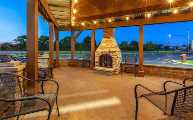 Super 8 by Wyndham Roseville/Detroit Area