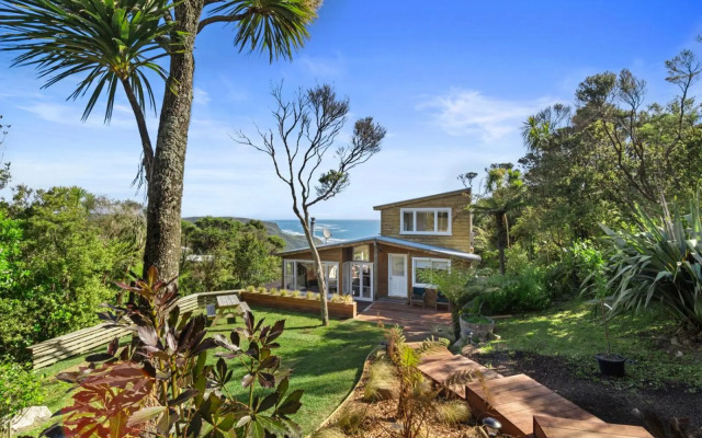 Piha - City Escape, Piha Holiday Home