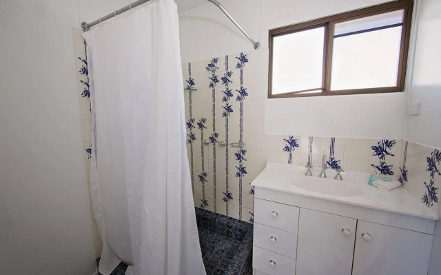 Apollo Jewel Beachfront Apartments