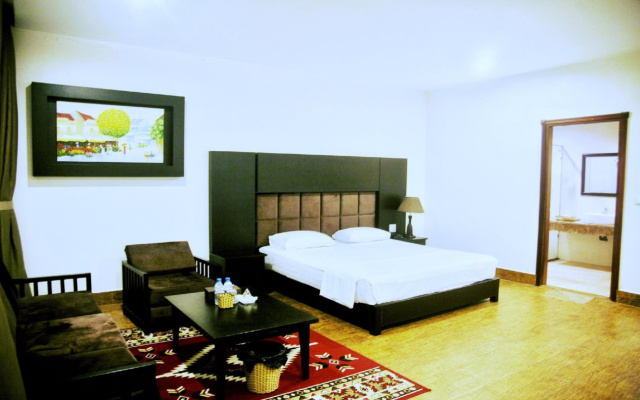 May Plaza Hotel