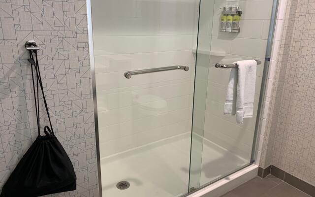 Holiday Inn Express & Suites Moore by IHG