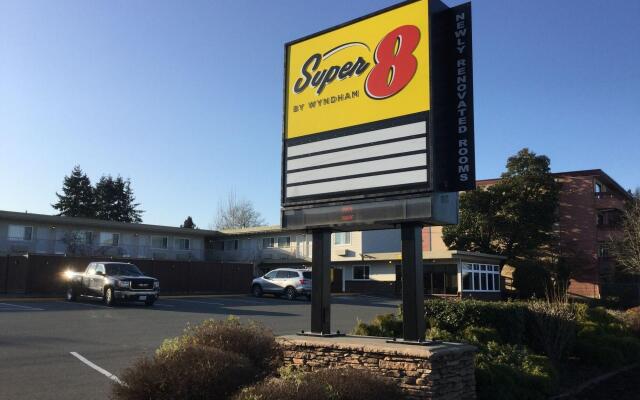 Super 8 by Wyndham Courtenay