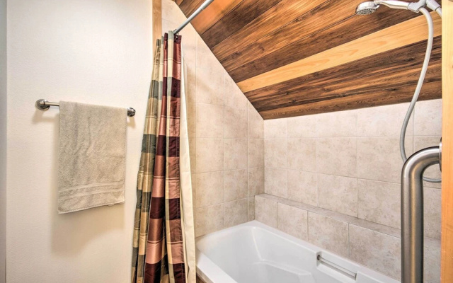 Inviting Townhome: 30 Mi to Yellowstone NP!