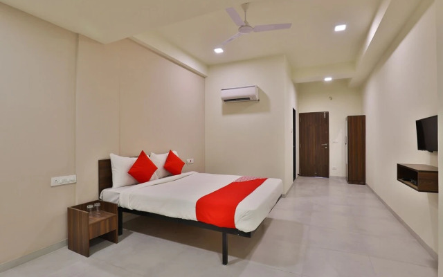 OYO Flagship 29982 Hazira Road Kavas
