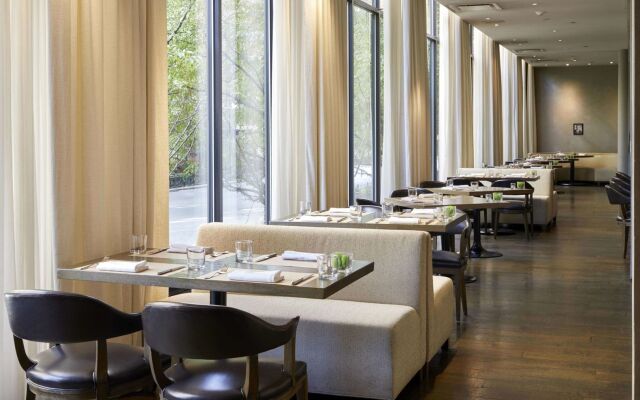 The Chicago Hotel Collection Ambassador Gold Coast