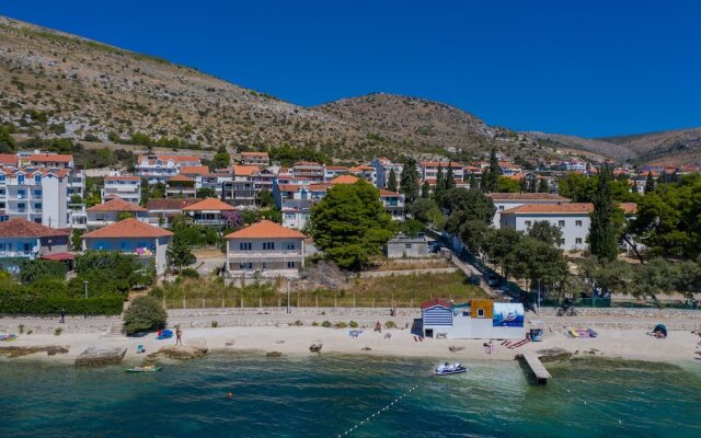 Mar deLuxe Apartments