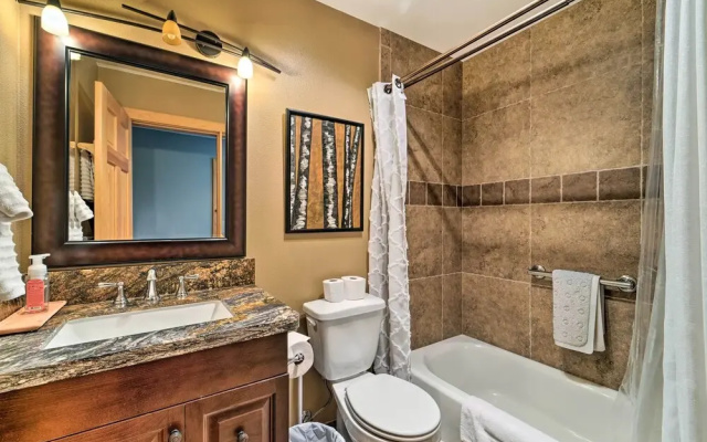 Tahoe Donner Retreat w/ Hot Tub & Fireplace!