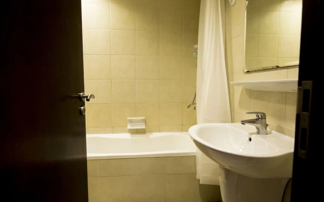 Deluxe Apartment with Lake View