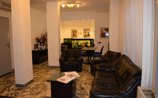Hotel Mary