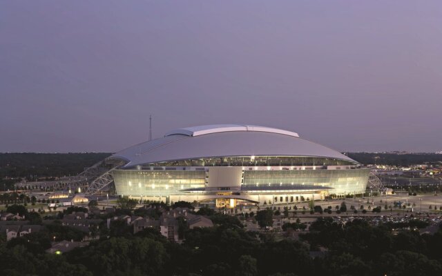 Holiday Inn Express & Suites Dallas NW - Farmers Branch by IHG