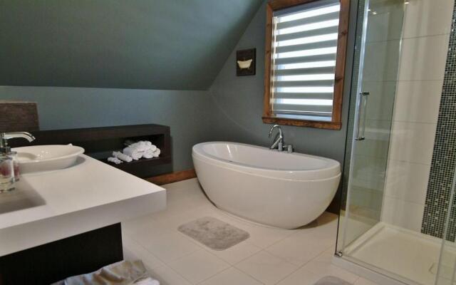 Chalets Alpins - 9014 Chemin des Alpages