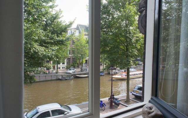 Herengracht Canal Apartment