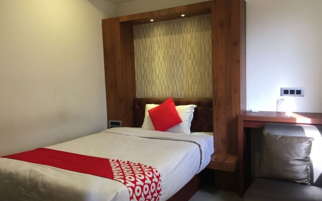 OYO 17102 Hotel Azure Park