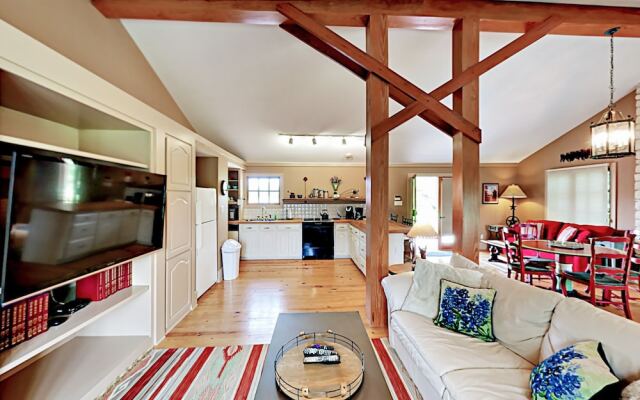 7BR 5 5BA Spicewood Sanctuary by RedAwning