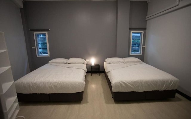 U2 Large 2 Bedrooms 100m to BTS station