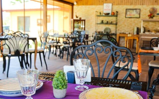Crescent Park Boutique Otel