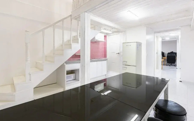 Gyeongju Jullietapoolvilla&kidspension
