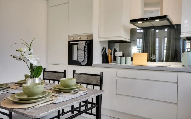 Cosy Wigan Apartment With Sunny Views