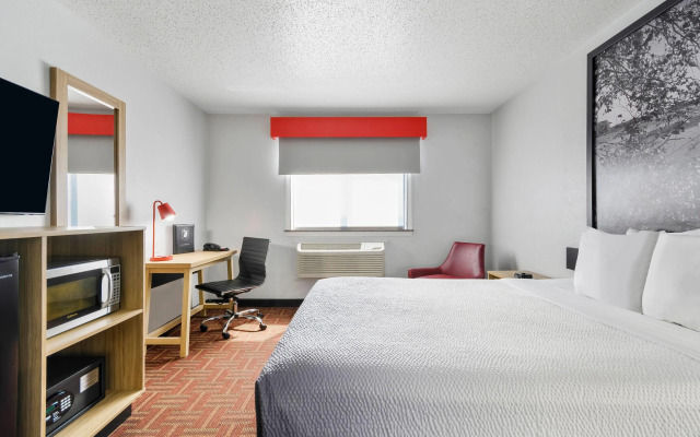 Super 8 by Wyndham Eveleth