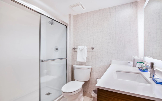 Holiday Inn Express & Suites Langley by IHG