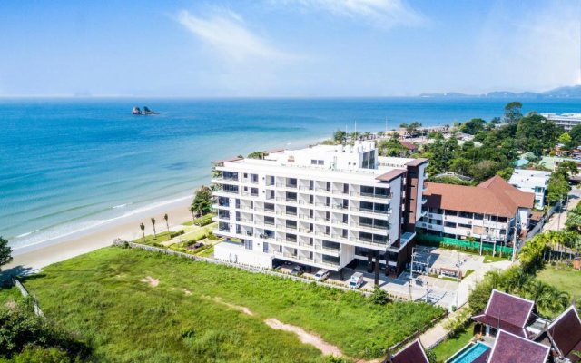Escape Condominiums Beachfront Suites - Mae Phim