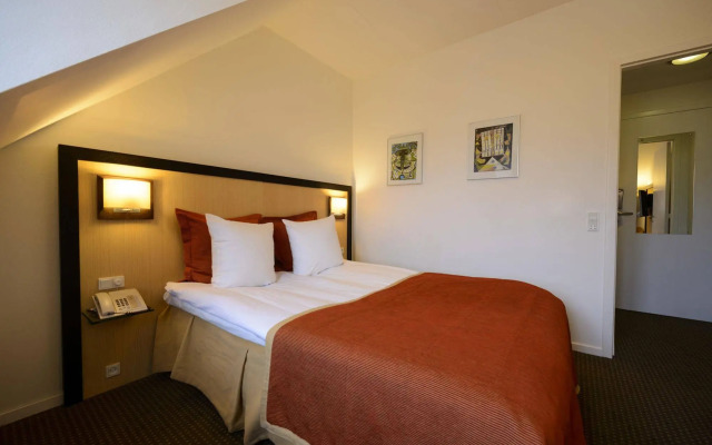 Ascot Hotel & Apartments