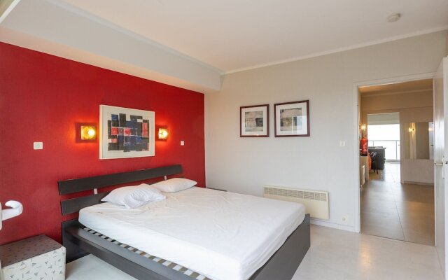 Apartment on the 9th Floor for Family