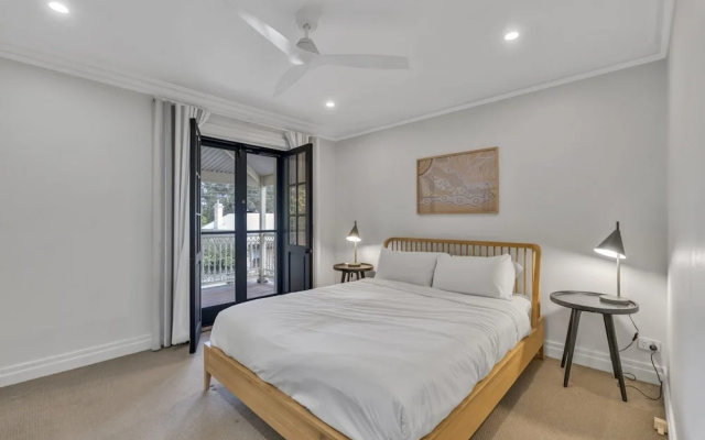 Family Retreat With Balcony and Courtyard – Guest Rooms – Adelaide