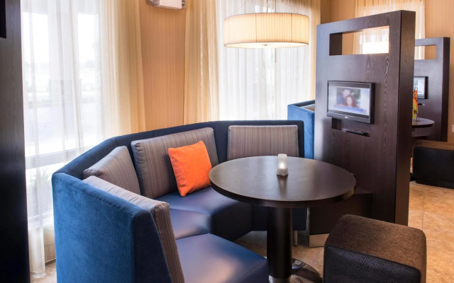 Courtyard by Marriott Evansville East
