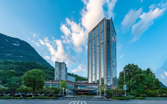 River & Holiday Rezen Hotel Pengshui