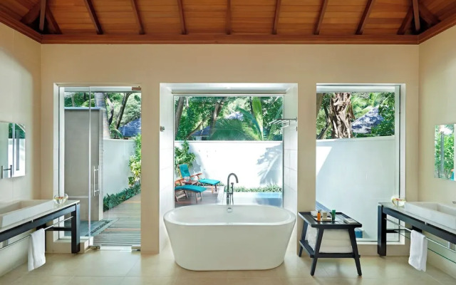 Labriz Silhouette Seychelles