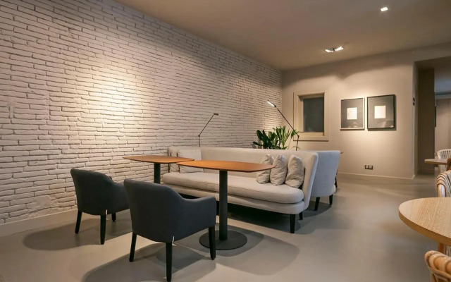 Pau Claris Apartment