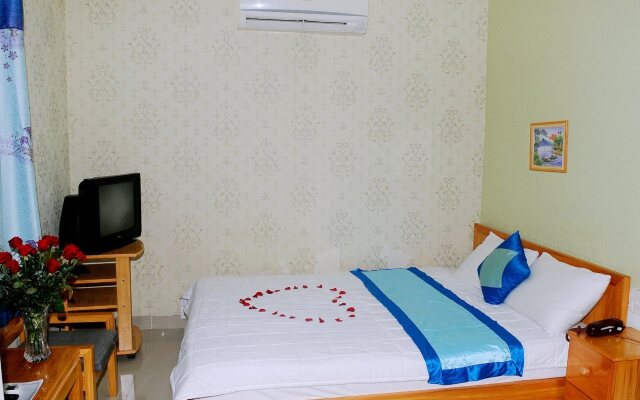 Queen Hotel 2