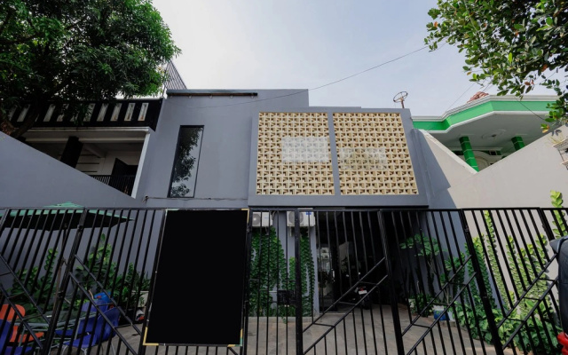 RedDoorz Plus Syariah @ Limus Nunggal — 3-star hotel in Ciangsana