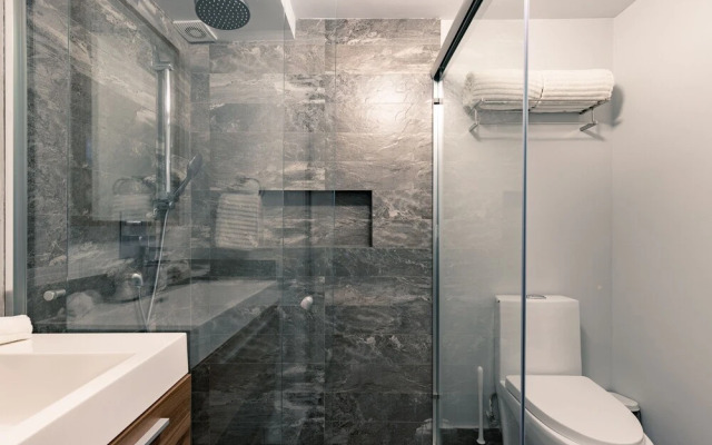 Casai Gorgeous 2 BR Apt With Rooftop